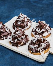 Bette Davis Buns a.k.a. Norwegian Kokosboller