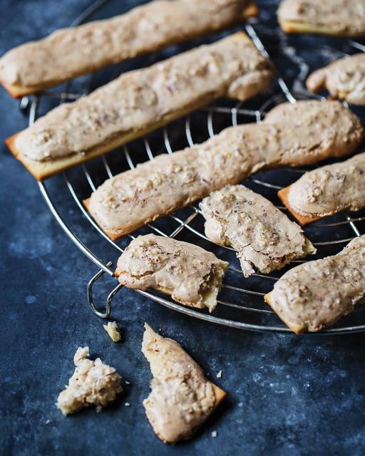 Bordstabelbakkels: Norwegian Sugar Cookies with Almond Topping