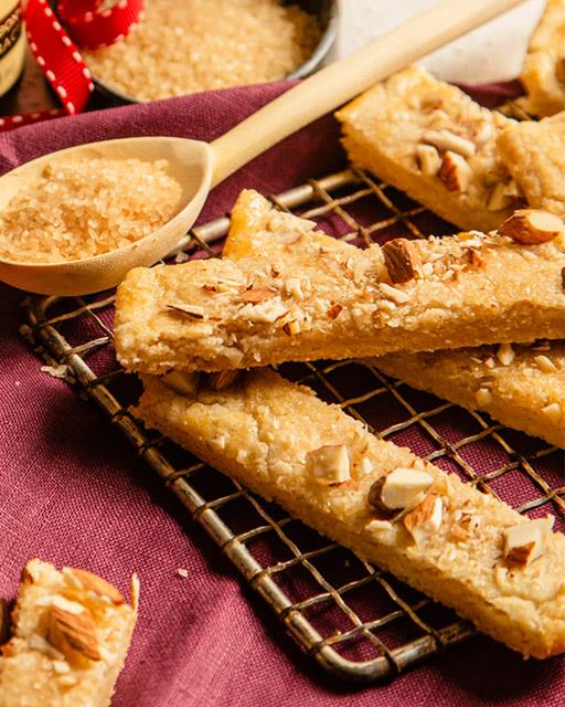 Brune Stenger: Norwegian Brown Stick Cookies