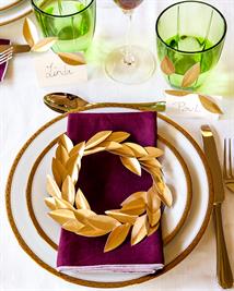 DIY Place Setting Decor: Gold Paper Wreaths and Place Cards